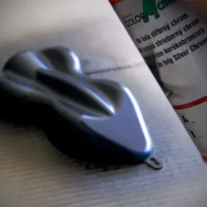 Niska cena LAKIER DO FELG SREBRNY Z EFEKTEM CHROMU CHROM 0,4L