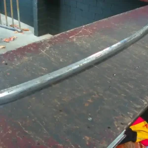 Autentyczny Sunbeam Rapier Fastback 1725cc Trim Strip Rear Window Lower (OEM )