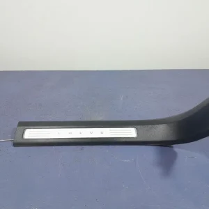 Wyprzedaż VOLVO XC90 II LISTWA NAKŁADKA PROGOWA PRZÓD PRAWA PODŚWIETLANA 31363649