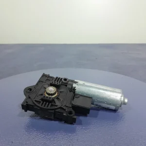 AUDI Q7 II 4M SILNICZEK SZYBERDACHU 4M0959591 Niska cena