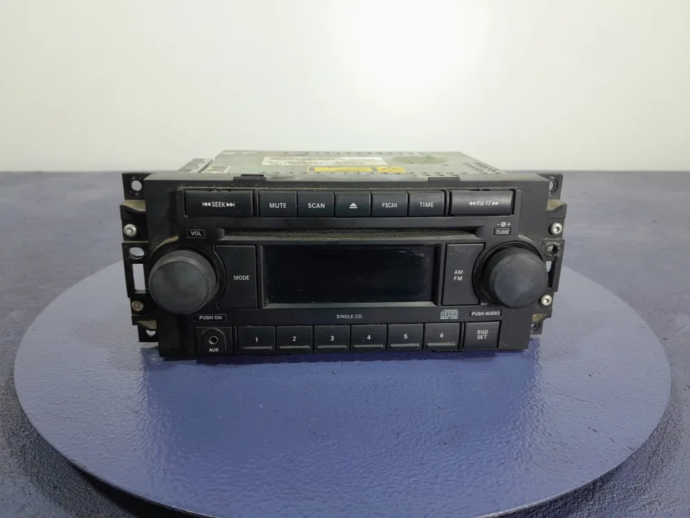 Autentyczny DODGE CHARGER 05-10 RADIO CD P05064173AK