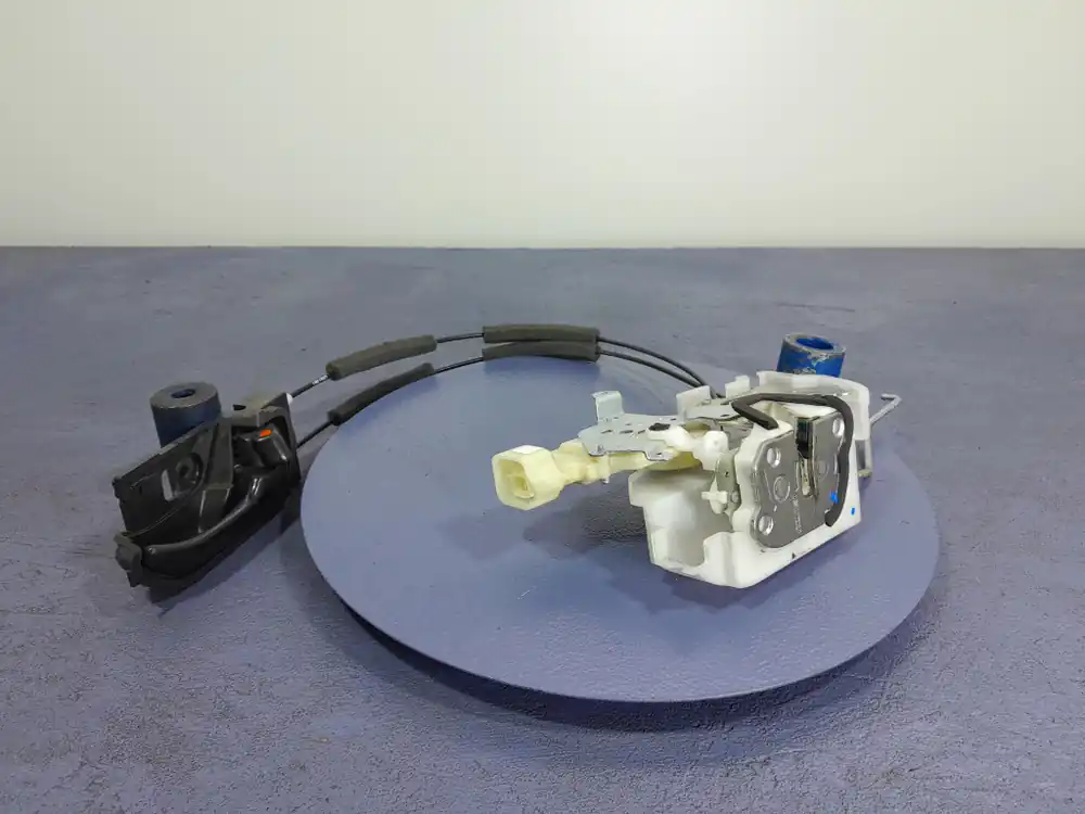 Zamów teraz ISUZU D-MAX II ZAMEK DRZWI PRZÓD PRAWY